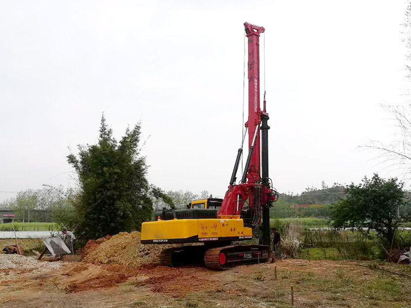 鉆孔機(jī)怎么打地基？地基好工具