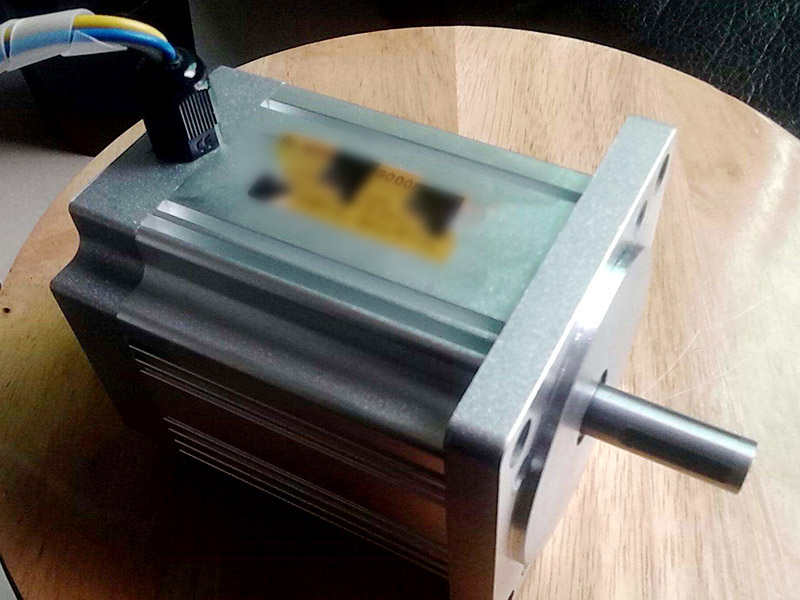 鉆孔機(jī)怎么啟動(dòng)電機(jī)和變頻器？
